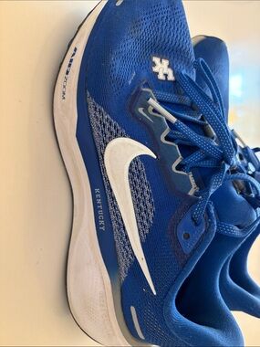 Nike Athletic Shoes in Blue Kentucky